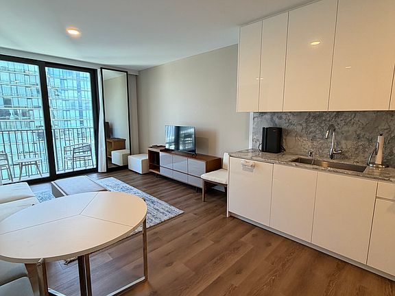 2nd image of 987 Queen St #3710