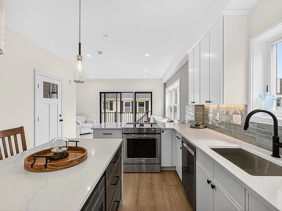 5th image of 16 N End Blvd #7
