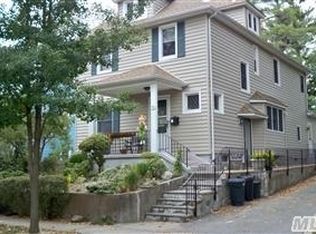 99 Bar Beach Rd, Port Washington, NY 11050