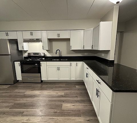 3rd image of 1704 Indianapolis Blvd #1