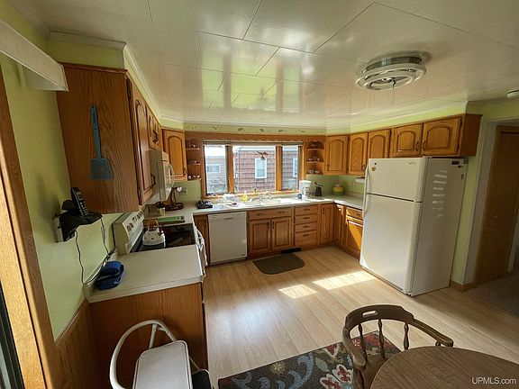 2nd image of 748 Kloman Ave