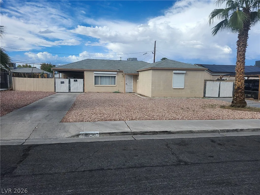 3 bed, 1.0 bath, 1117 sqft, $1,750 — Photo 3
