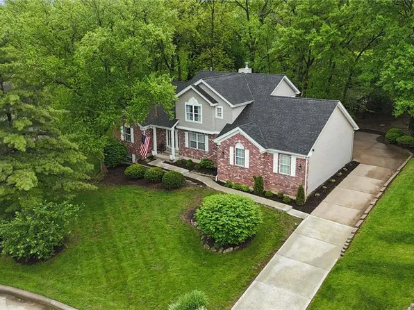 2 Forest Park Cir, Lake Saint Louis, MO 63367