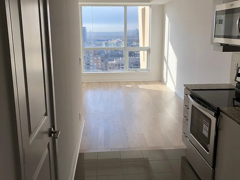 9205 Yonge St #1705 — Photo 4