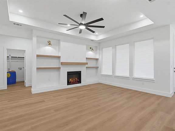 4th image of 2800 Carter St