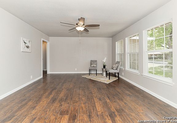 5th image of 523 Blaze Ave