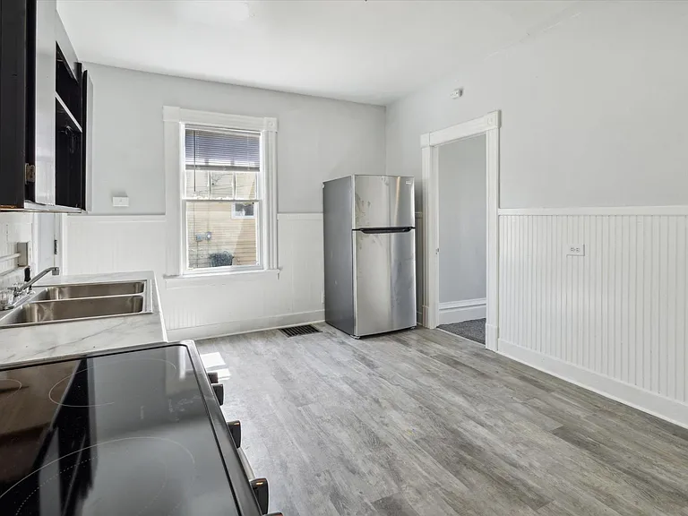 725 W Walnut St #725 — Photo 7