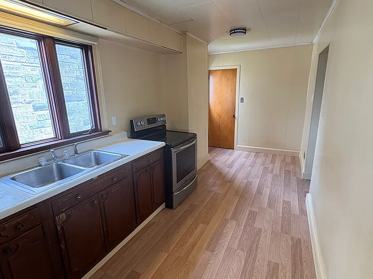 544 Pearl St — Photo 8