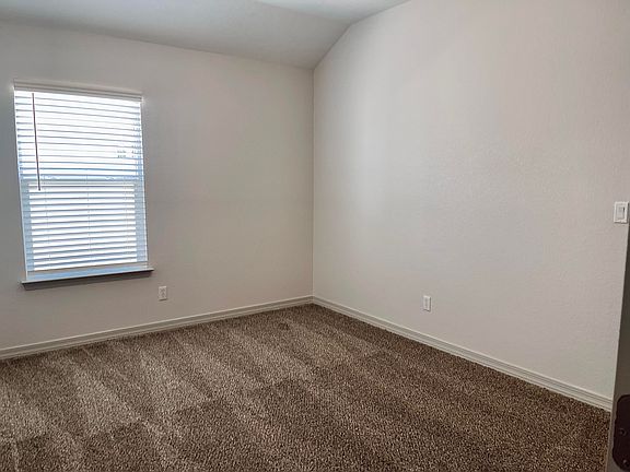 4th image of 217 Farnborough St