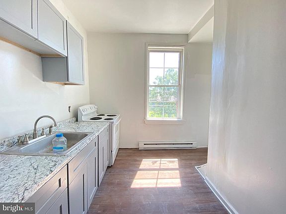 2nd image of 120 E Cumberland St #2B