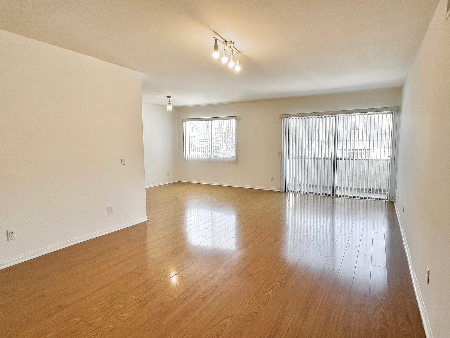 2 bed, 1400 sqft, $3,295 — Photo 4