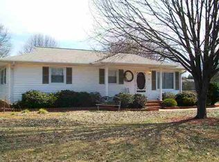 5 Windmill Dr, Wellford, SC 29385