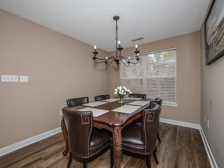 1526 Woodland Ct — Photo 4