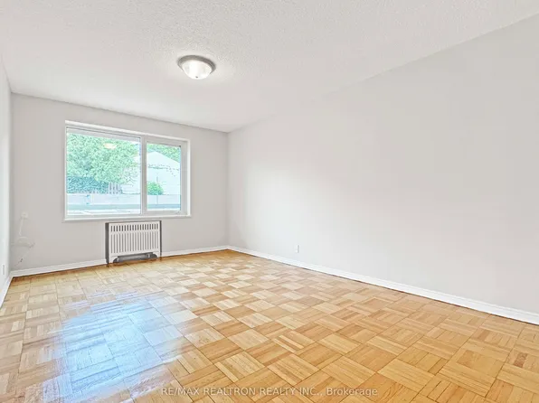 990 Avenue Rd, Toronto, ON