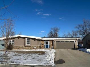 1026 6th Ave NE, Valley City, ND 58072