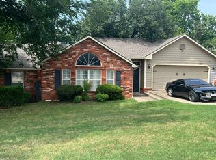 525 Ridgecrest Rd, Edmond, OK 73013