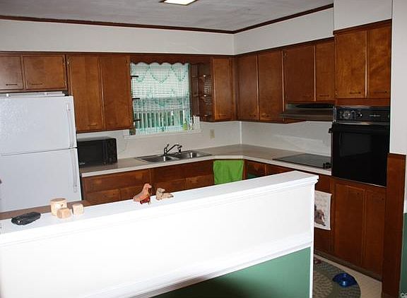 4th image of 5911 Upham Dr