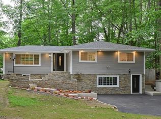 22 Tarn Dr, Morris Plains, NJ 07950