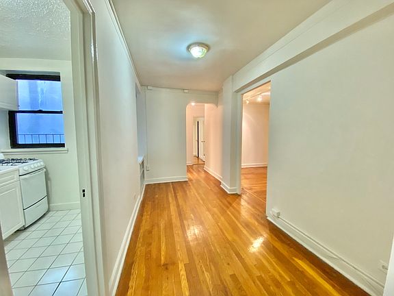 5th image of 8 E 48th St APT 4E