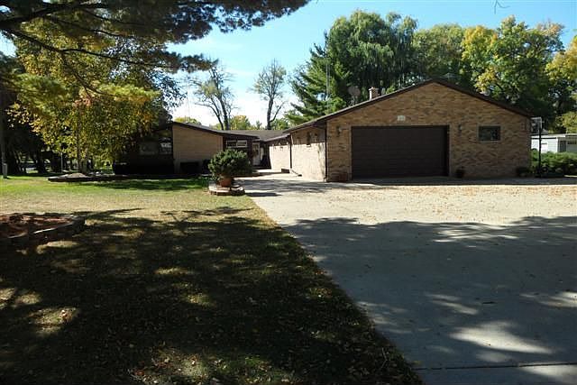 1st image of 1425 Oconomowoc Ave