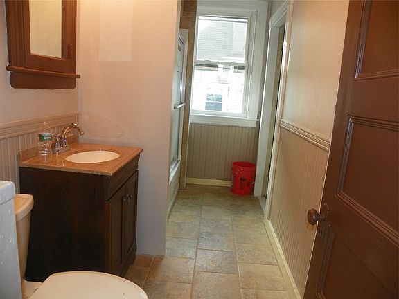 5th image of 28 W Bowers St