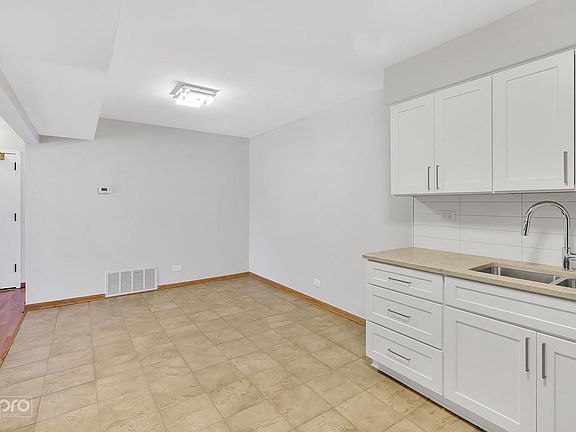 4th image of 719 Killarney Ct APT 2D