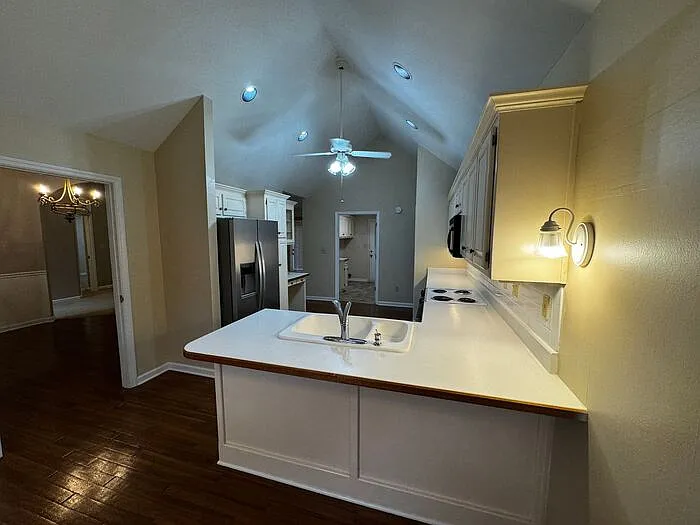 304 Bay Hill Way SW — Photo 9