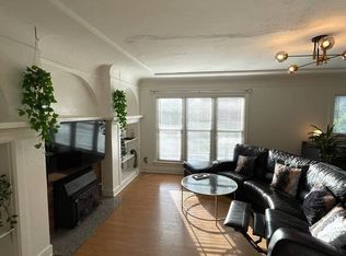 5008 7th Ave NE, Seattle, WA 98105