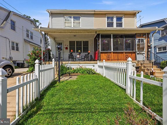 2nd image of 415 Custer Ave