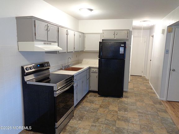 4th image of 410 B Highland Drive
