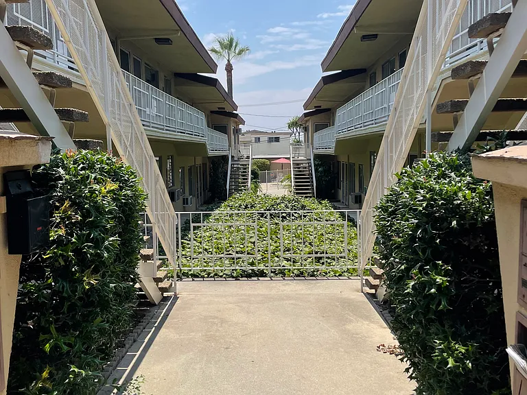 Foothill Terrace — Photo 17