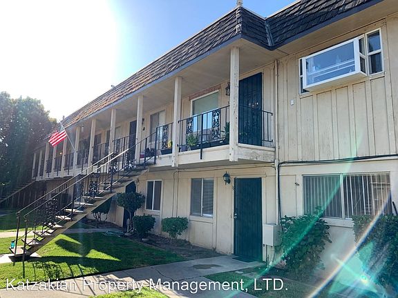 2nd image of 2420 Oxford Way #E13