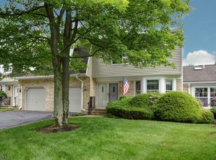 14 Deerfield Ct, Basking Ridge, NJ 07920