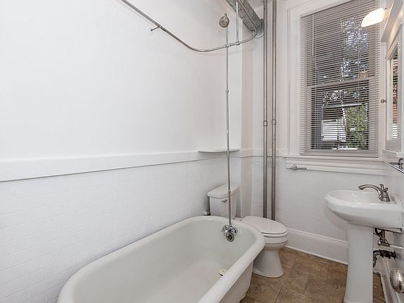 3rd image of 930 N Washington St APT C