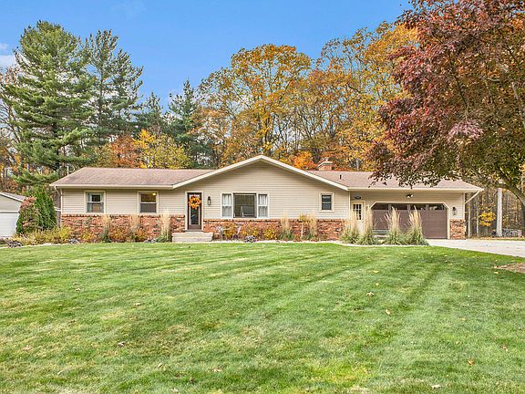 3rd image of 7397 Forestview Dr
