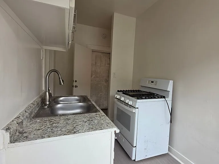 2110 S Bonsallo Ave — Photo 10