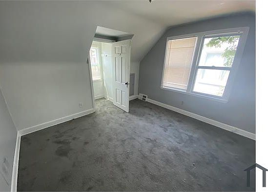 5th image of 11360 Sussex St