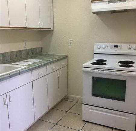 5th image of 1040 Miami Blvd APT 1