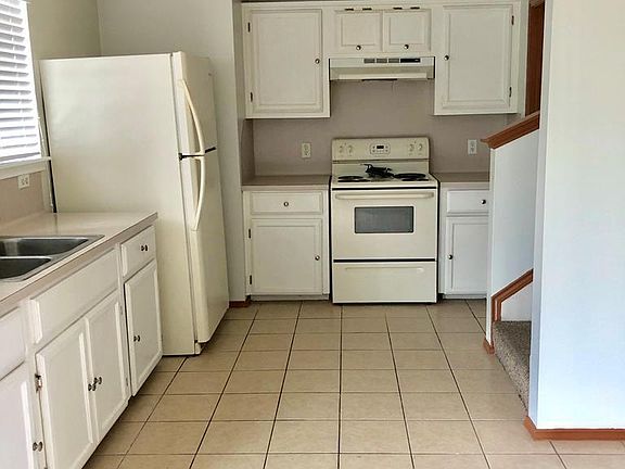 4th image of 2813 Foxtail Palm Dr