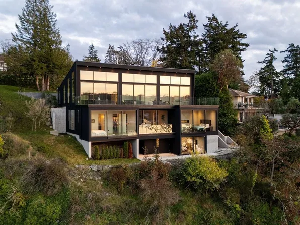 2701 Sea View Rd, Saanich, BC V8N 1K7