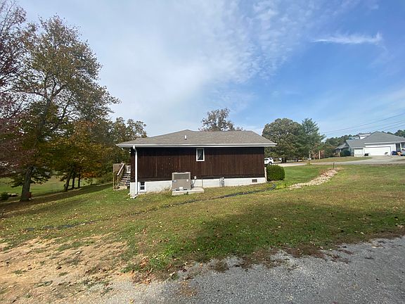 3rd image of 233 Sherman Dr