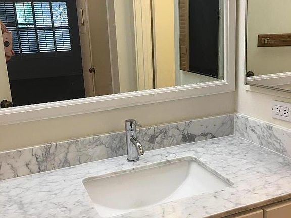 3rd image of 631 Lytton Ave #1