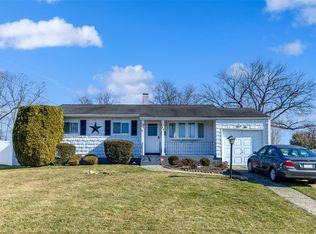 46 Robin Hill Pl, Brentwood, NY 11717
