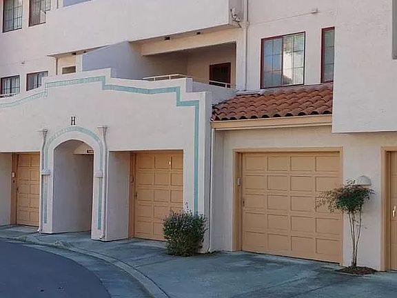 3rd image of 10246 Danube Dr #1