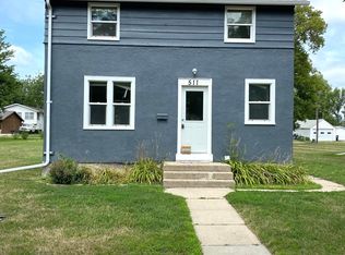 511 E 8th St, Morris, MN 56267
