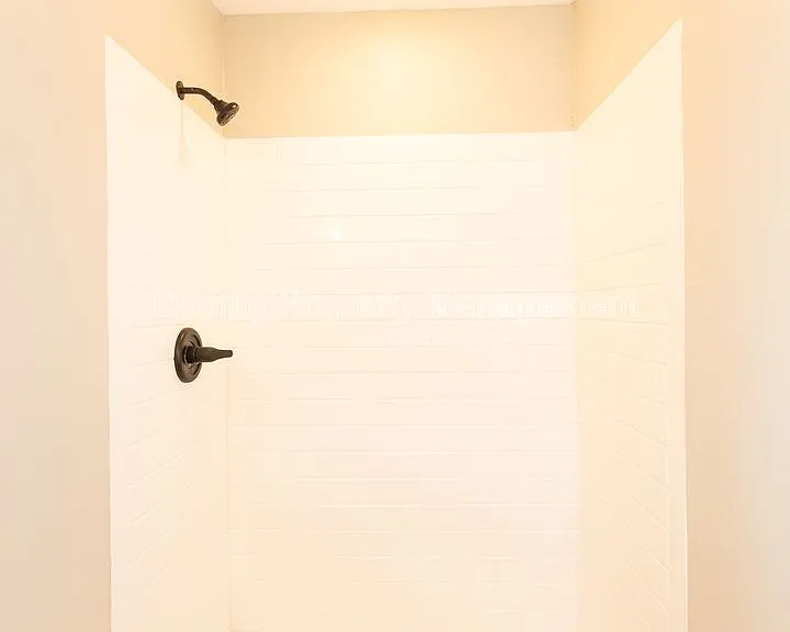 1127 Clermont Dr — Photo 11
