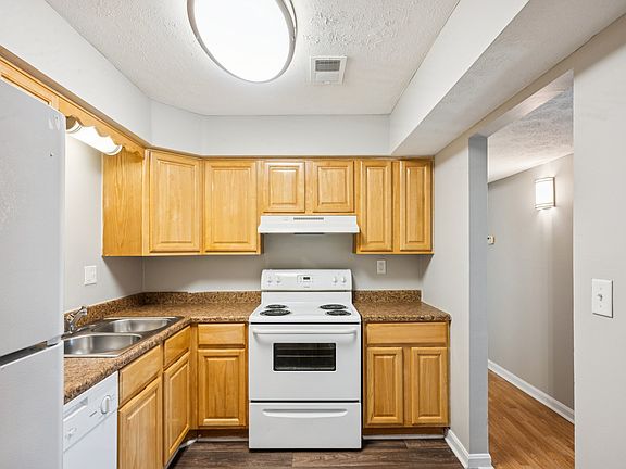 4th image of 250 Olde English Ct #2-135