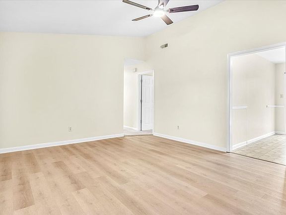 5th image of 1019 Blue Leaf Pl