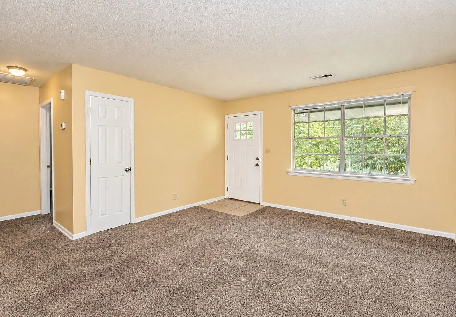 2 bed, 1.0 bath, 900 sqft, $995 — Photo 3