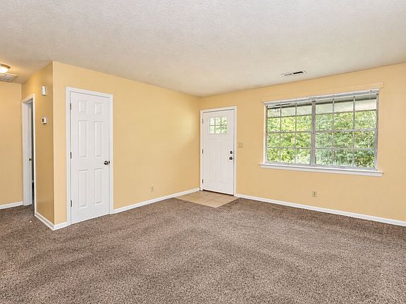 3rd image of 3884 Youngstown Rd #3884